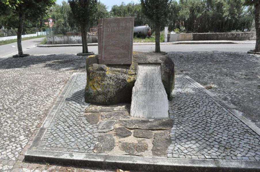 Monumento ao Virgílio Ferreira