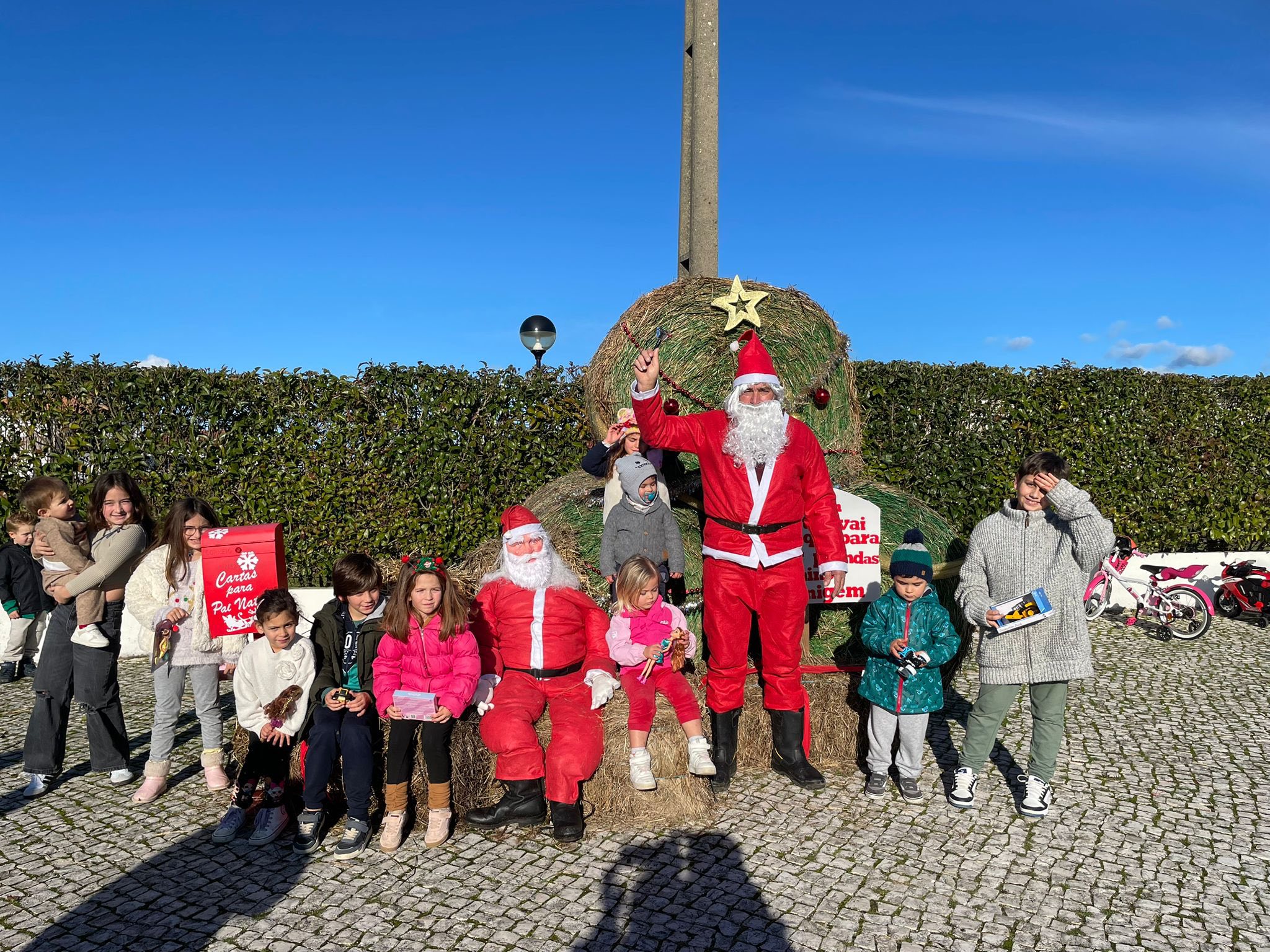 Pai Natal visita crianças da Pernigem em iniciativa comunitária